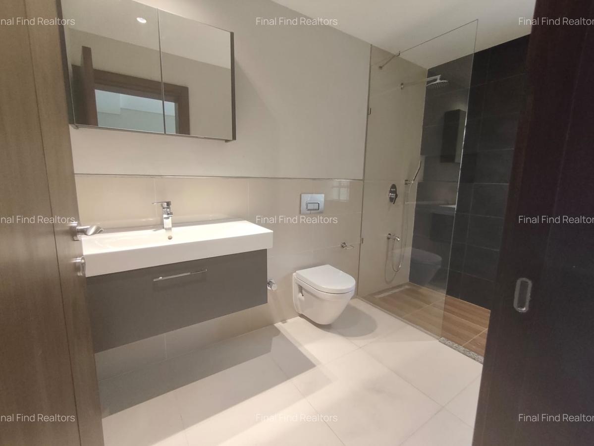 5 Bed House with En Suite in Runda - 20