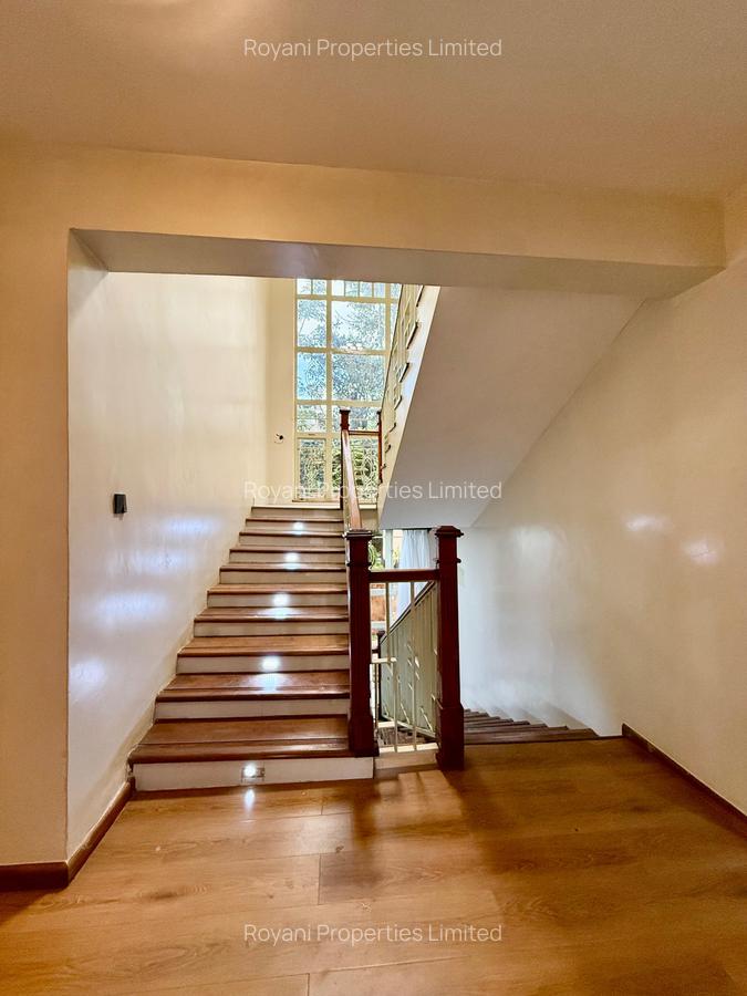 9 Bed House with En Suite in Rosslyn - 9