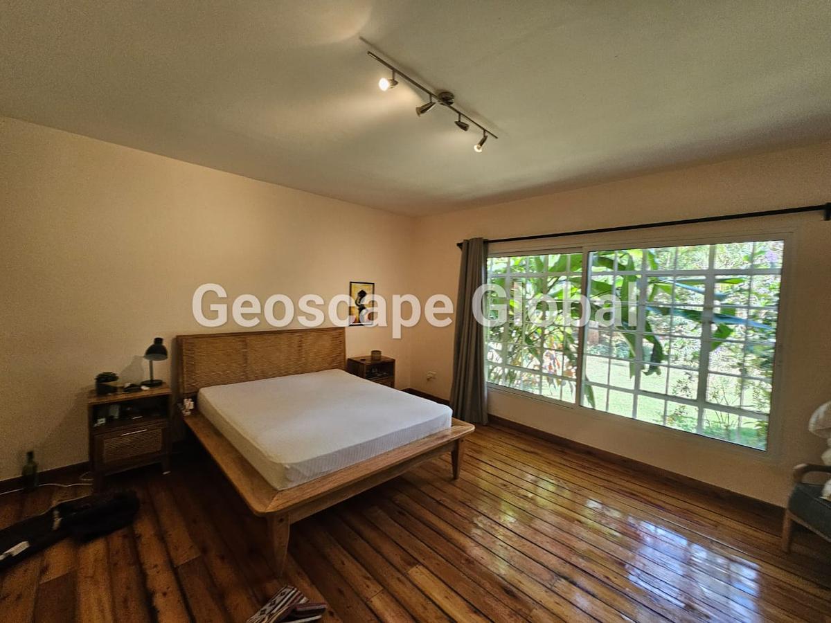 3 Bed House with En Suite in Ridgeways - 12