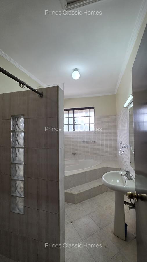 3 Bed Apartment with En Suite in Lavington - 4