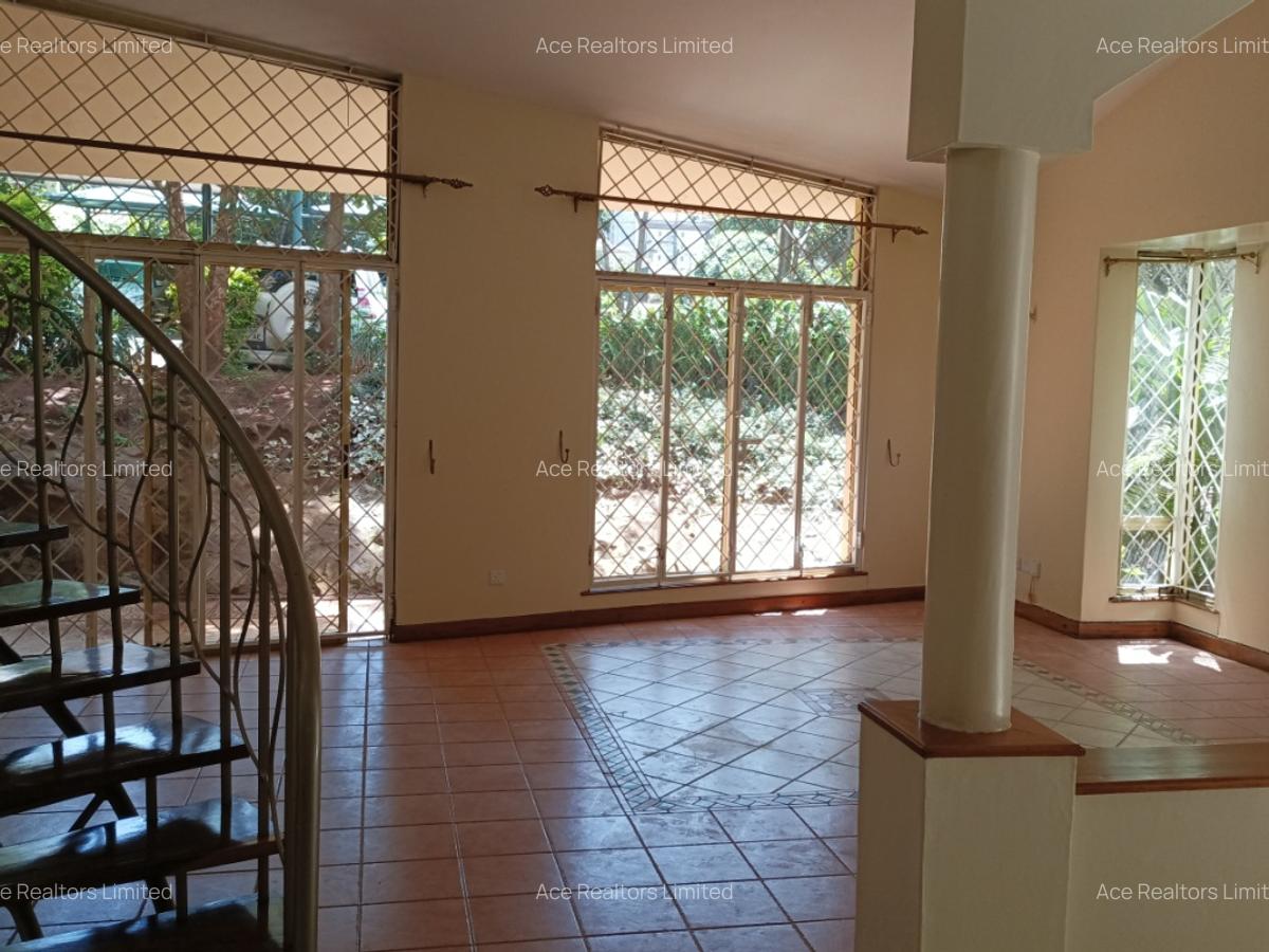 4 Bed Villa with En Suite at Dennis Pritt Road - 10