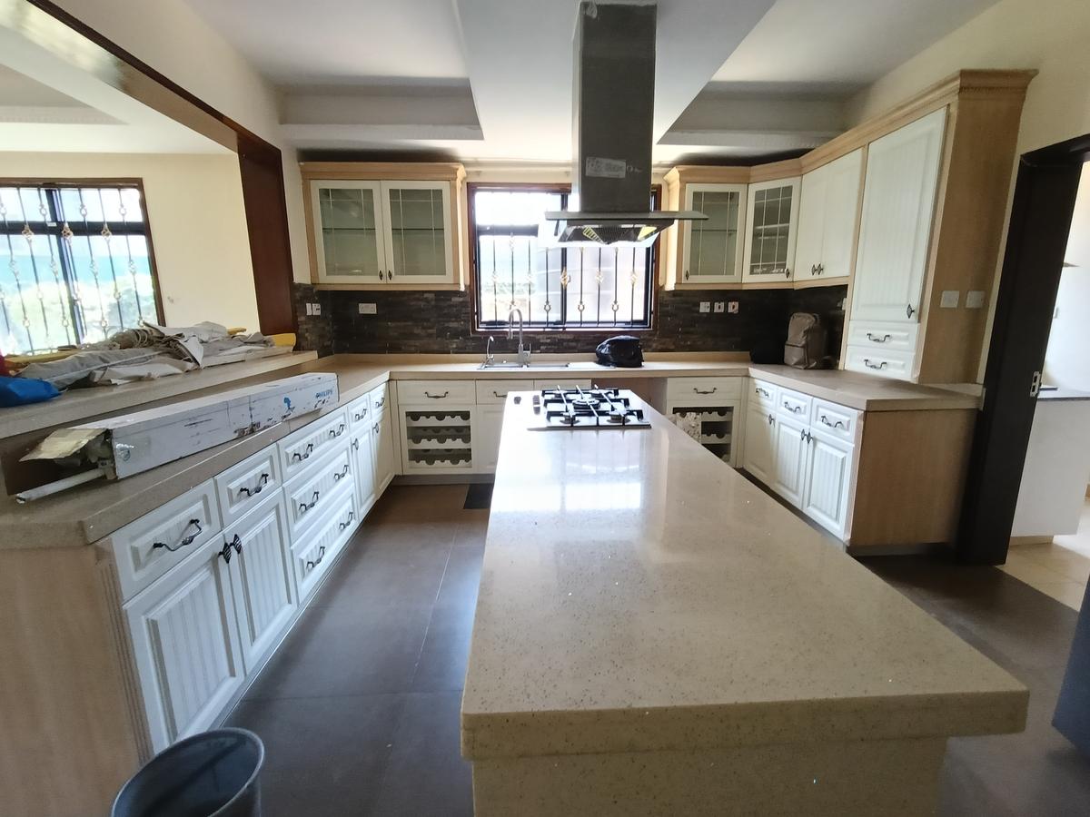 5 Bed Townhouse with En Suite in Lavington - 19