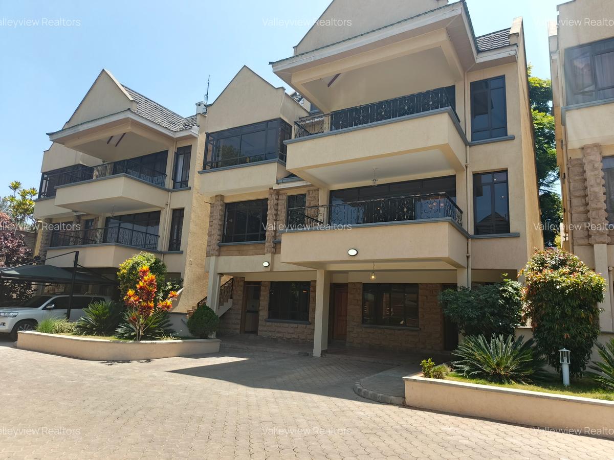 5 Bed Townhouse with En Suite at Lavington - 1