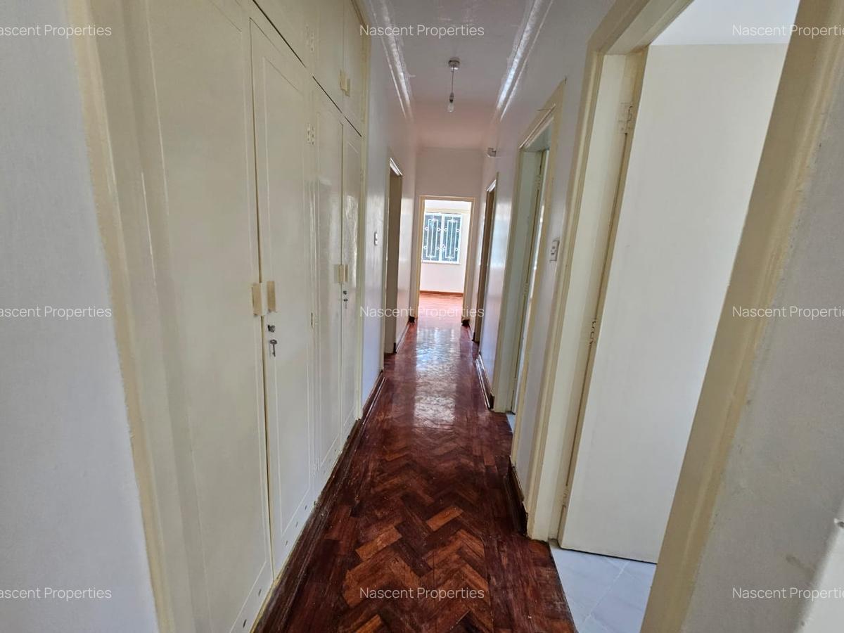 6 Bed House with En Suite in Rosslyn - 7