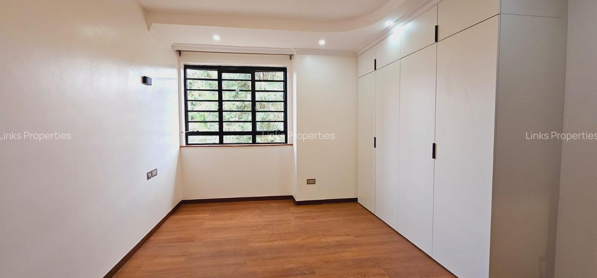 5 Bed Townhouse with En Suite at Kerarapon Road - 9