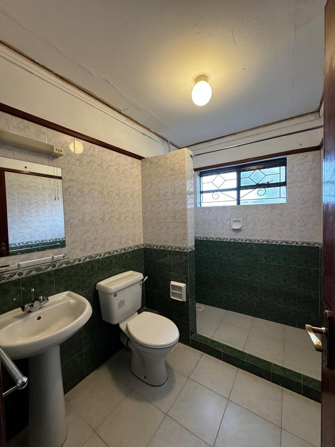 4 Bed Townhouse with En Suite in Brookside - 18