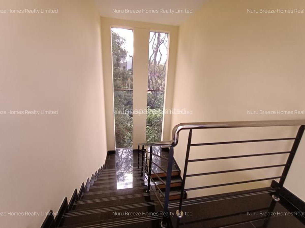 5 Bed Townhouse with En Suite in Lavington - 7