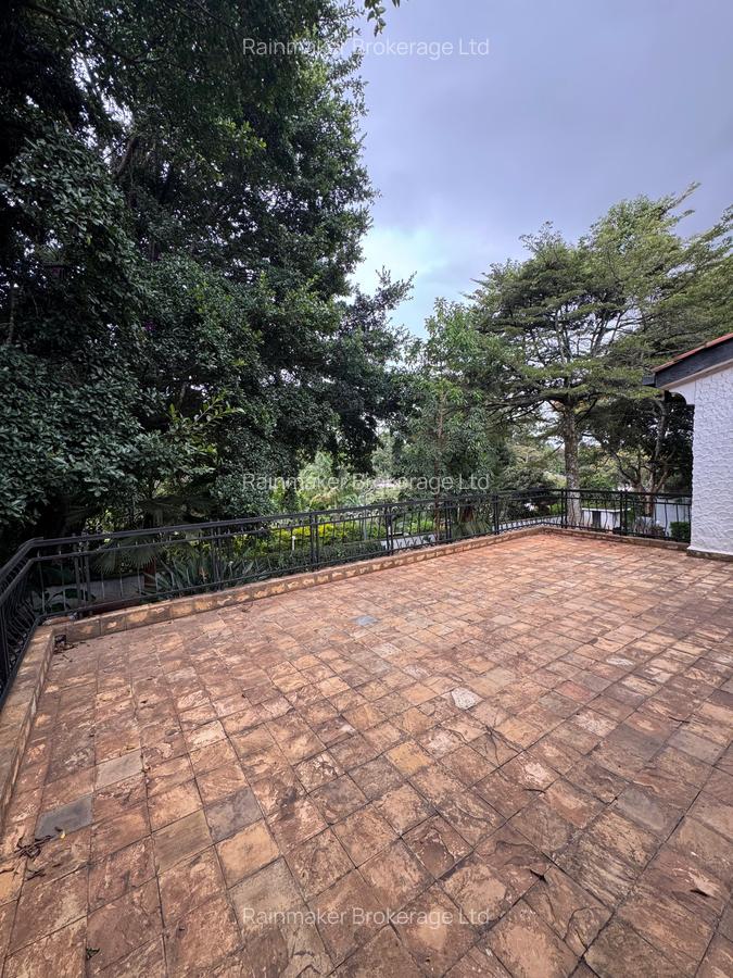 4 Bed Townhouse with En Suite in Hill View - 15