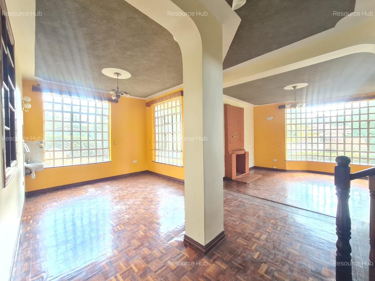 4 Bed House with En Suite at Bomas - 5