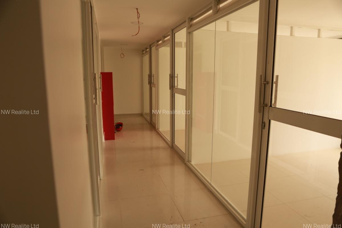 Shop with Service Charge Included at Kenyatta Avenue & Moi Avenue Intersection - 3