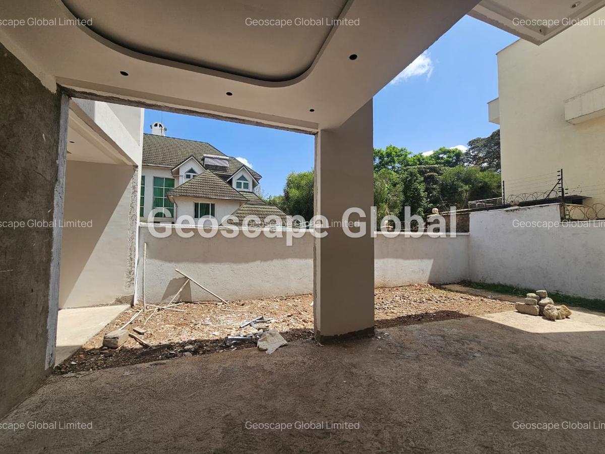 5 Bed Townhouse with En Suite in Lavington - 2