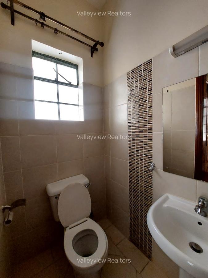 4 Bed Townhouse with En Suite at Lavington - 15
