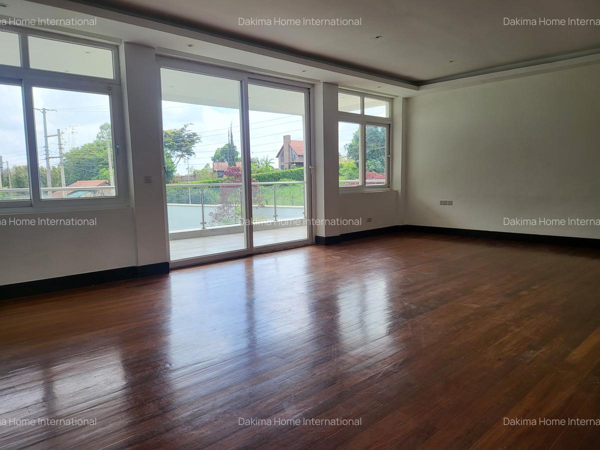 5 Bed House with En Suite in Runda - 9