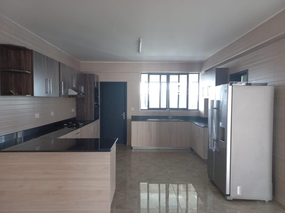 3 Bed Apartment with En Suite in Westlands Area - 1