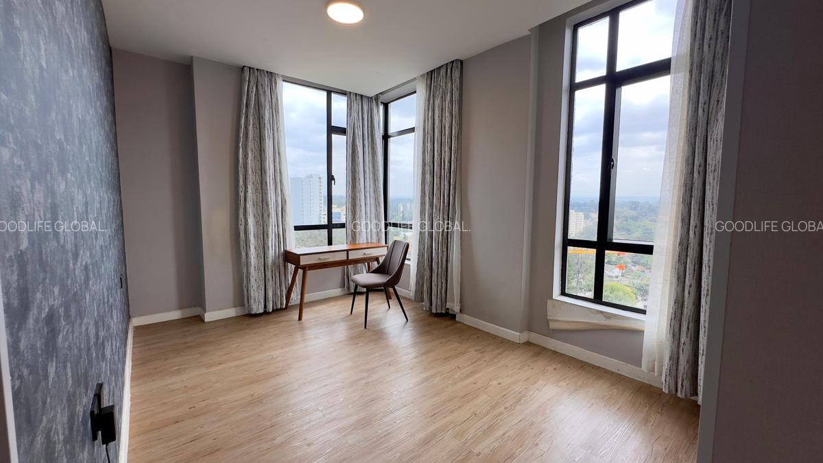 3 Bed Apartment with En Suite at Brookside - 11