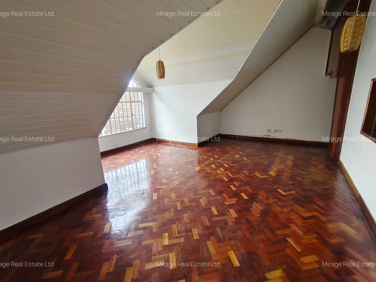 4 Bed Apartment with Swimming Pool in Kilimani - 11