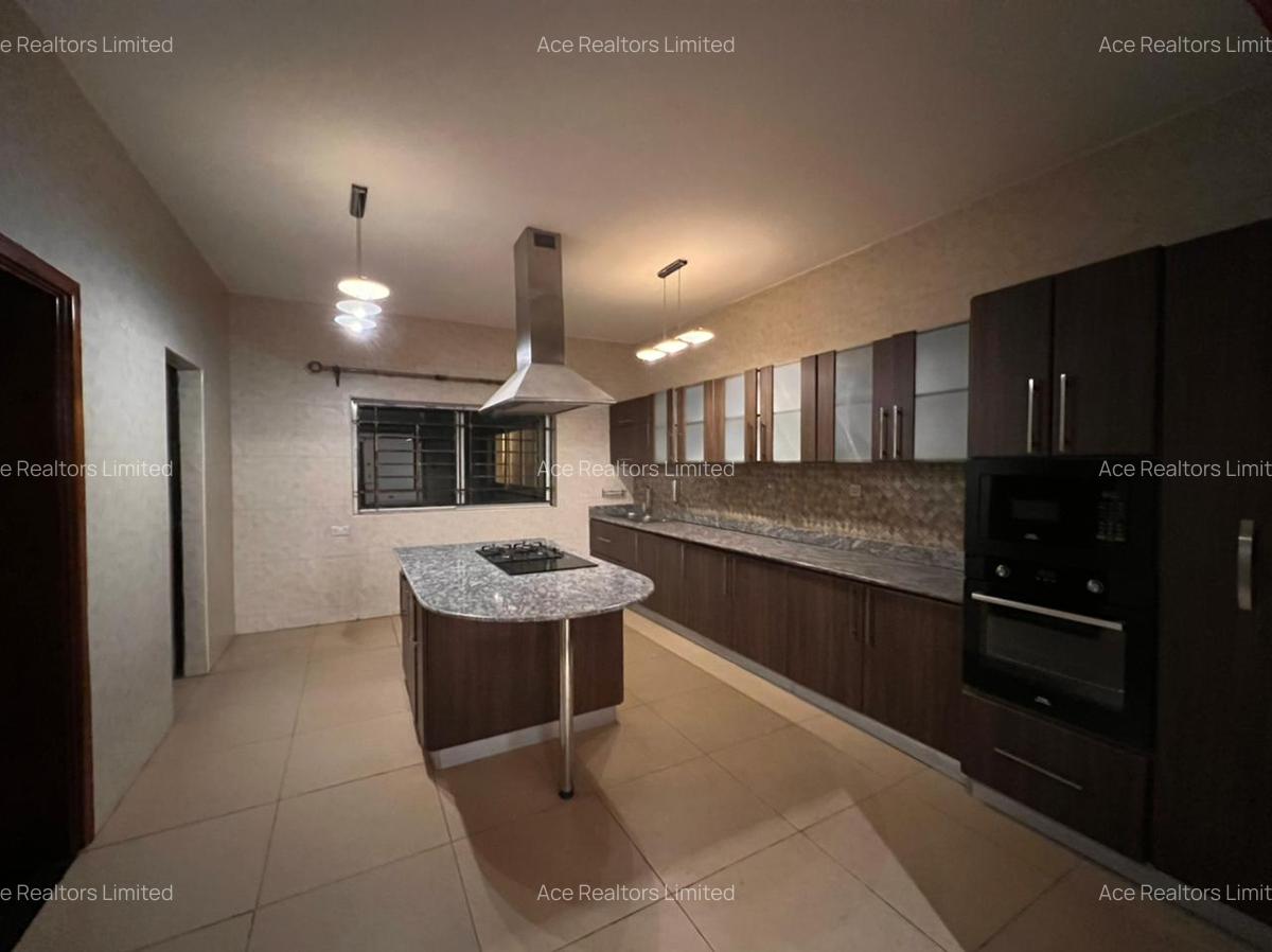 3 Bed Apartment with En Suite at Gatundu Road - 4