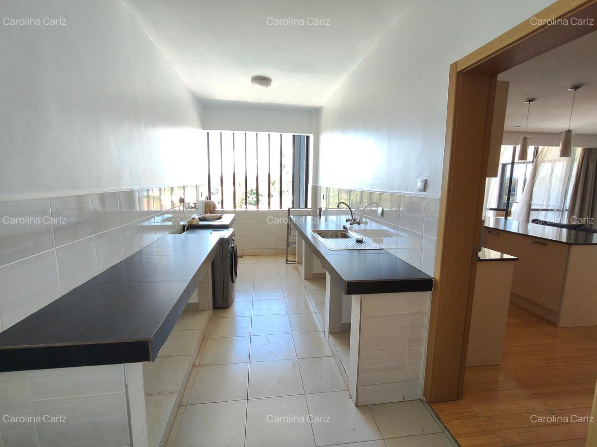 Serviced 2 Bed Apartment with En Suite at Brookside Drive - 9