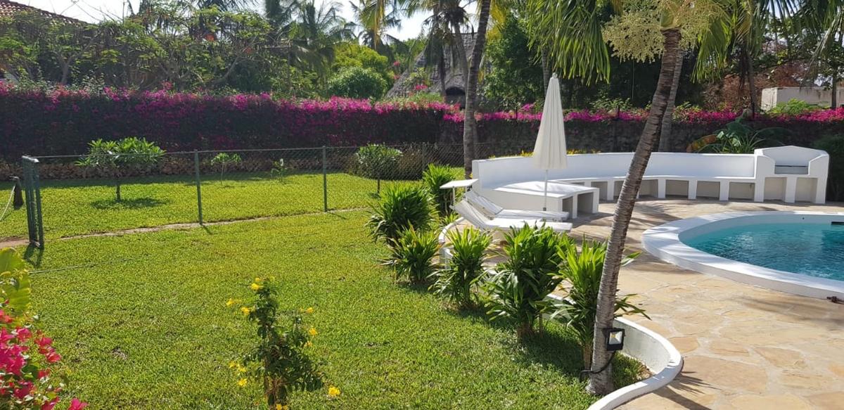 4 Bed House with En Suite at Malindi - 8