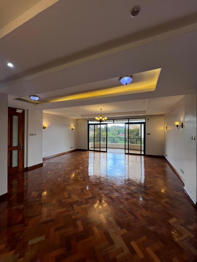 4 Bed Apartment with En Suite at Riverside Drive - 2