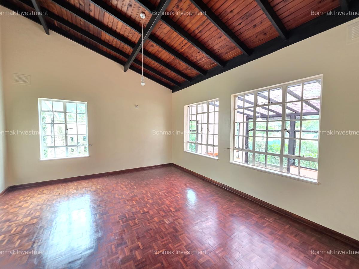 4 Bed House with En Suite at Lavington Green - 13