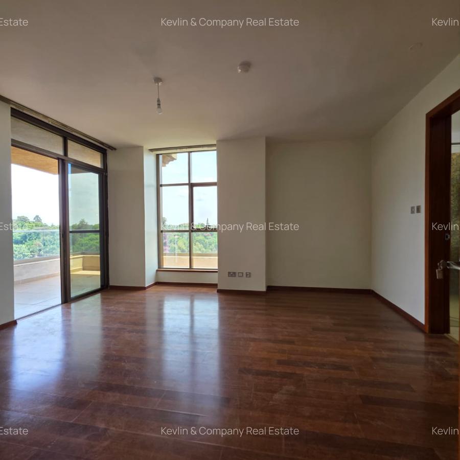 3 Bed Apartment with En Suite in Parklands - 16