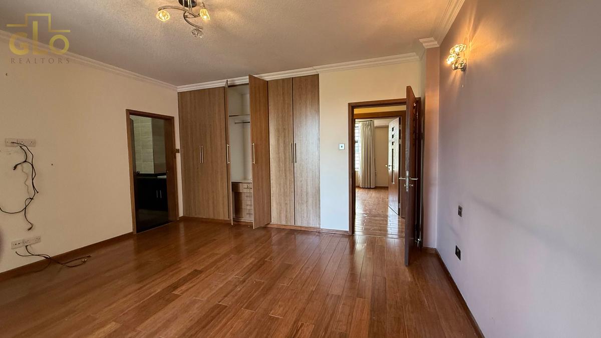 4 Bed Apartment with En Suite in Riverside - 16