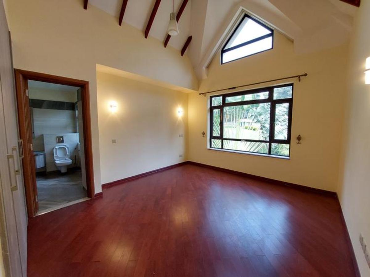 5 Bed Townhouse with En Suite at Lavington Green - 3