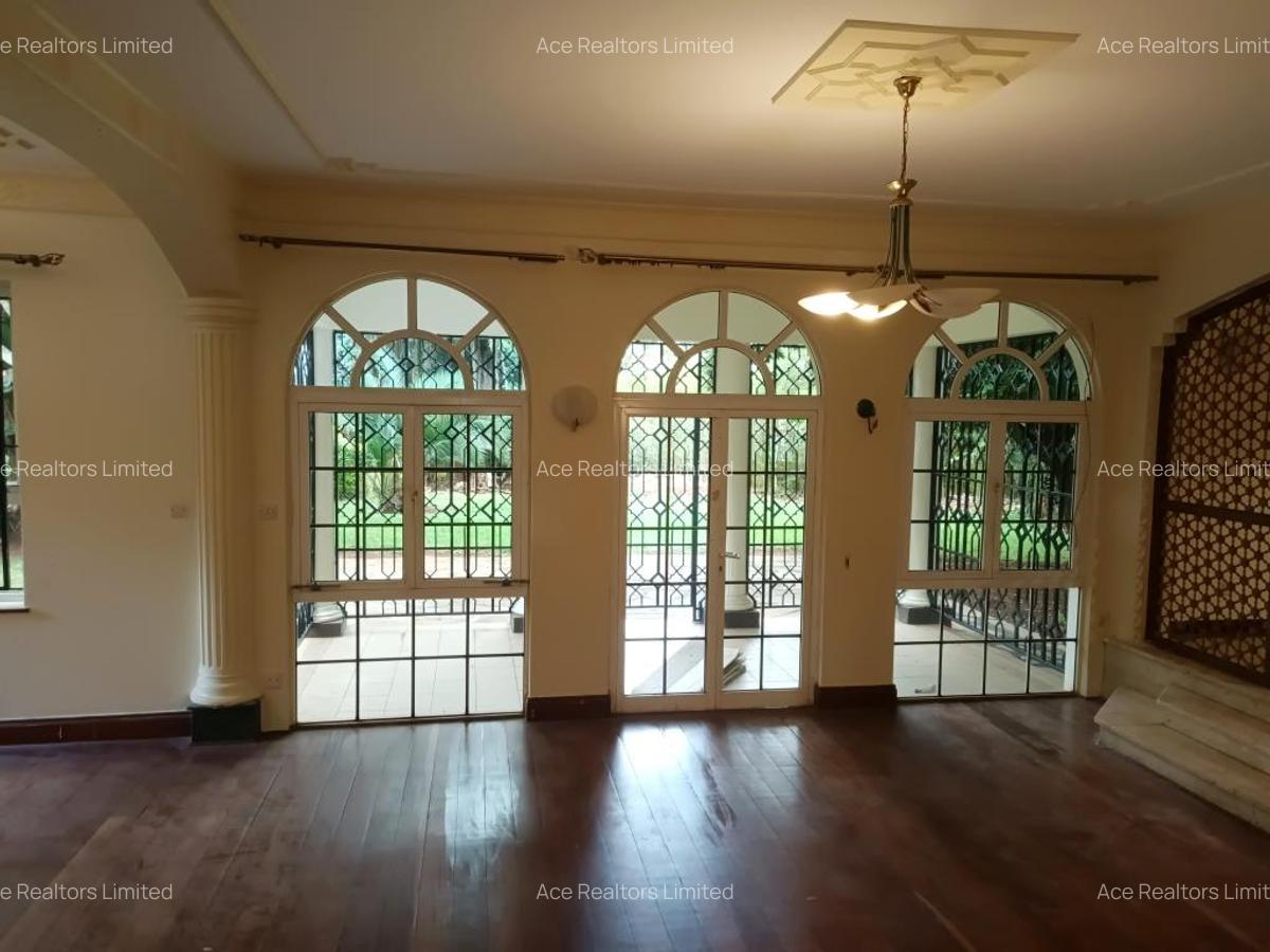 4 Bed Townhouse with En Suite at Hillview - 3