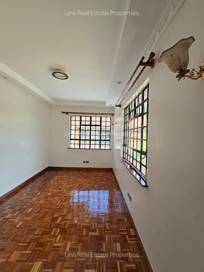 5 Bed House with En Suite in Runda - 12
