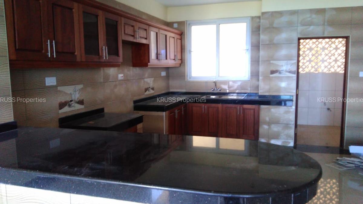 3 Bed Apartment with En Suite at Ar2497 - 6