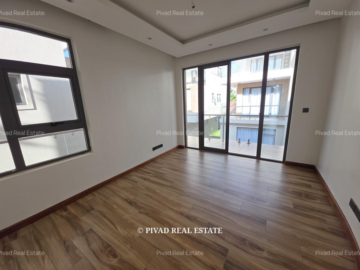 5 Bed Townhouse with Garden in Lavington - 8