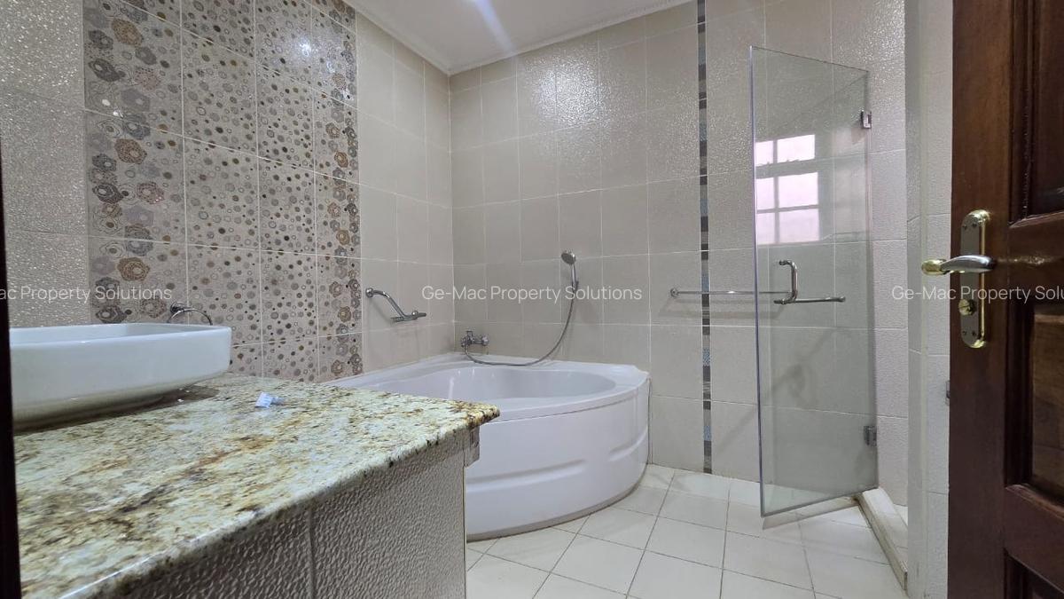 4 Bed Villa with En Suite in Kyuna - 18