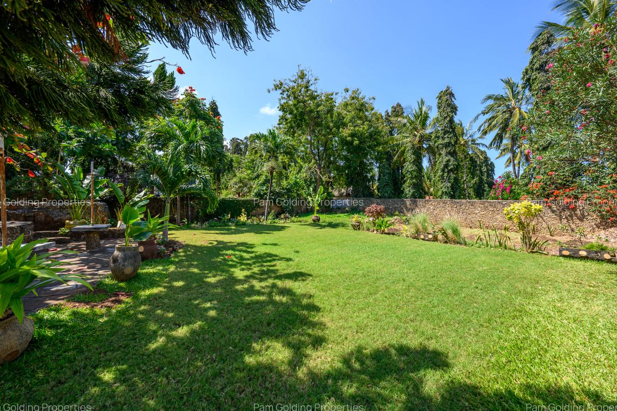 4 Bed Townhouse with En Suite at Beach Road - 10