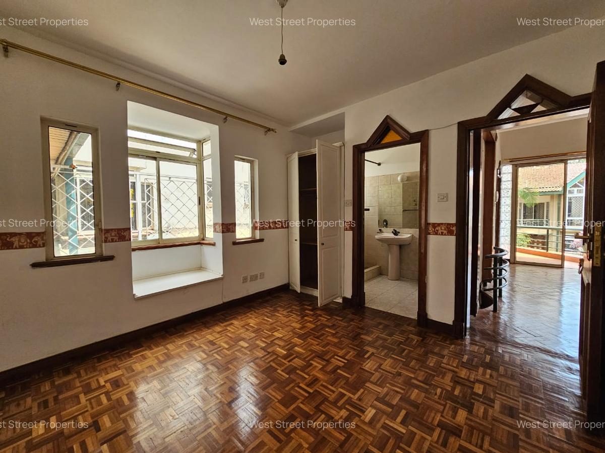 5 Bed Townhouse with En Suite at Kilimani - 12