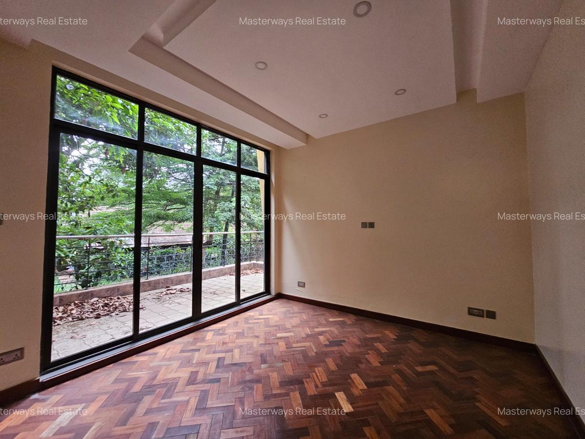 5 Bed Townhouse with En Suite in Lavington - 17