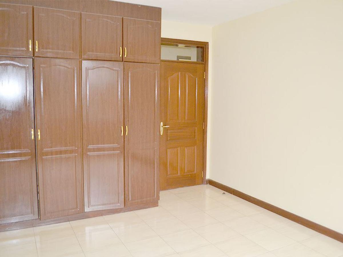 3 Bed Apartment with En Suite at Sports Road - 16