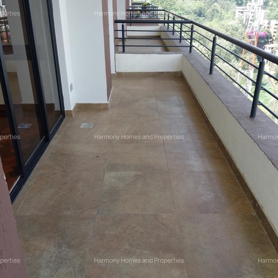 4 Bed Apartment with En Suite at Riverside - 9