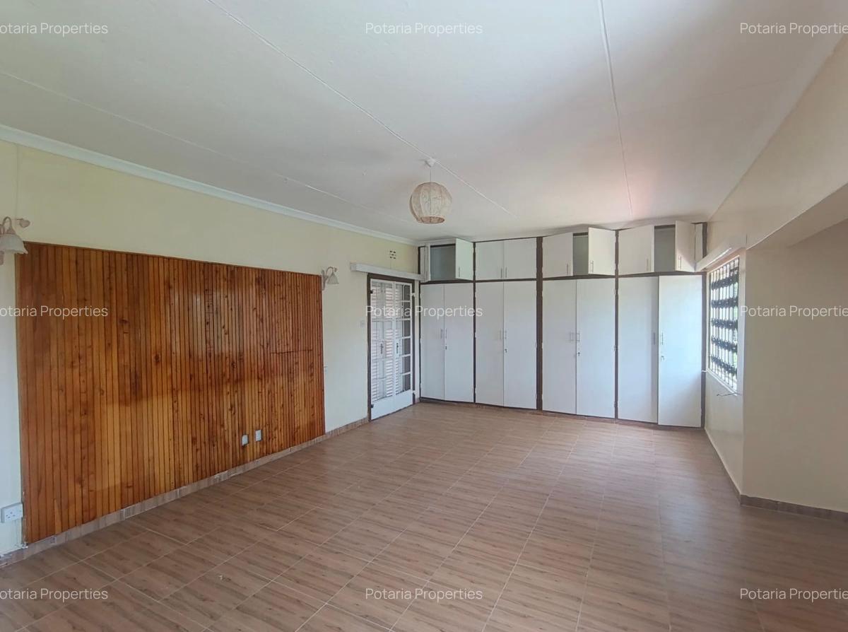 5 Bed House with En Suite in Loresho - 8