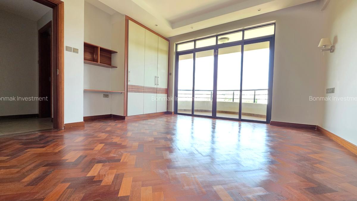 4 Bed Apartment with En Suite at Riverside Drive - 16