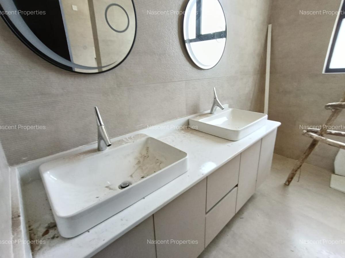 5 Bed Townhouse with En Suite in Lavington - 8