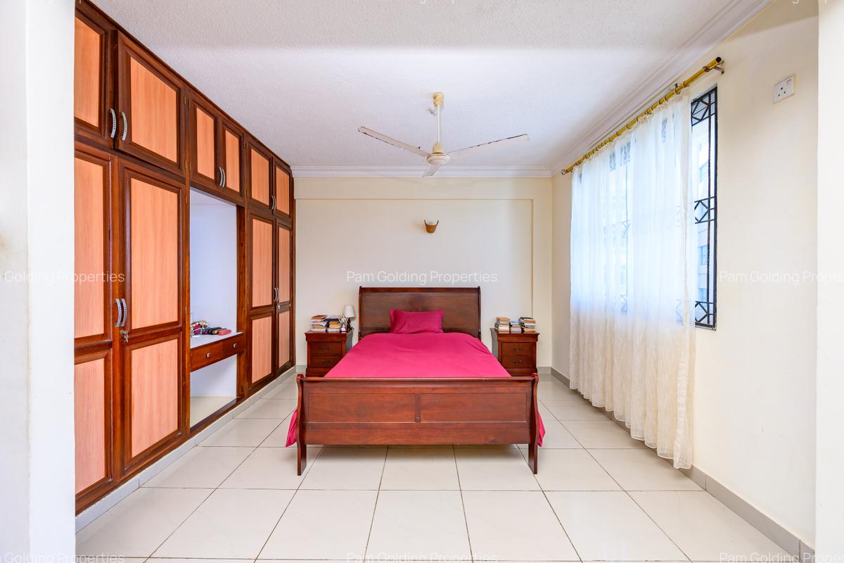 3 Bed Apartment with En Suite at Oceanic Road - 6