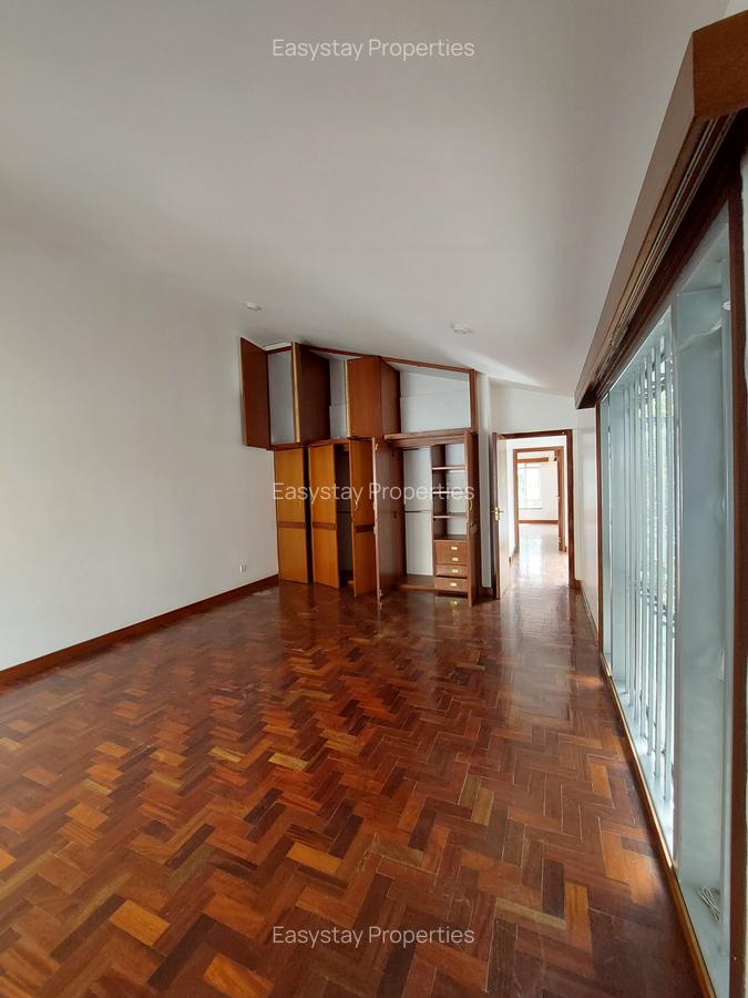 4 Bed Townhouse with En Suite in Brookside - 17