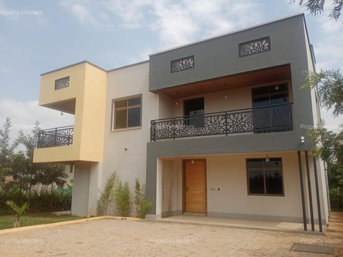 4 Bed Villa with En Suite at Centre Piece - 2