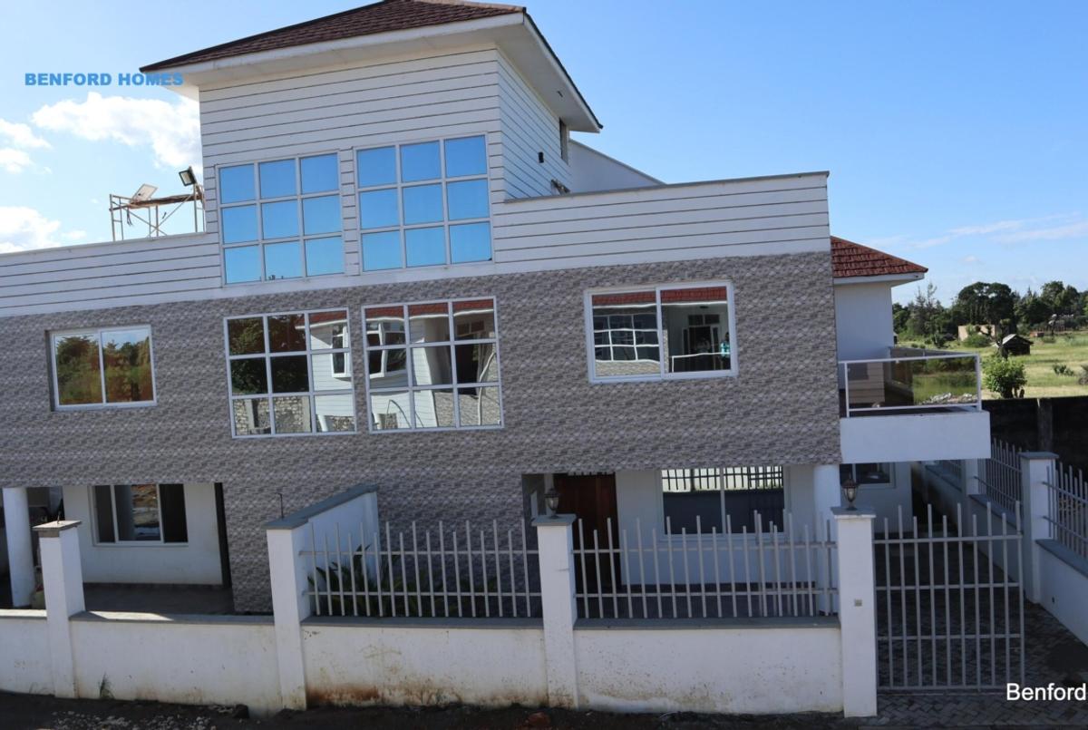 4 Bed Townhouse with Swimming Pool in Bamburi - 1