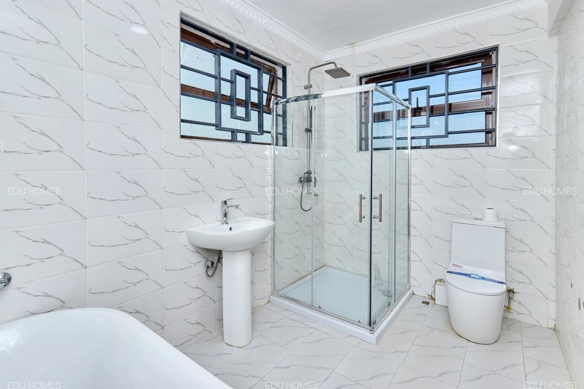 5 Bed Townhouse with En Suite at Maiyan - 7