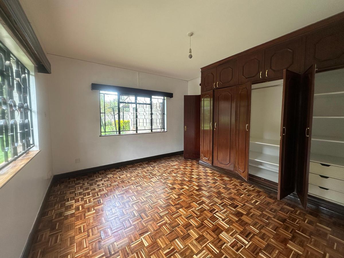 4 Bed Villa with En Suite at Lavington - 13