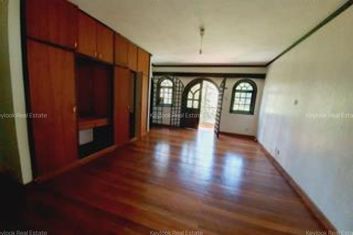 4 Bed Townhouse with En Suite at Riverside Drive - 8