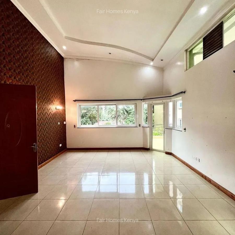 4 Bed Townhouse with En Suite at Riverside Drive - 15