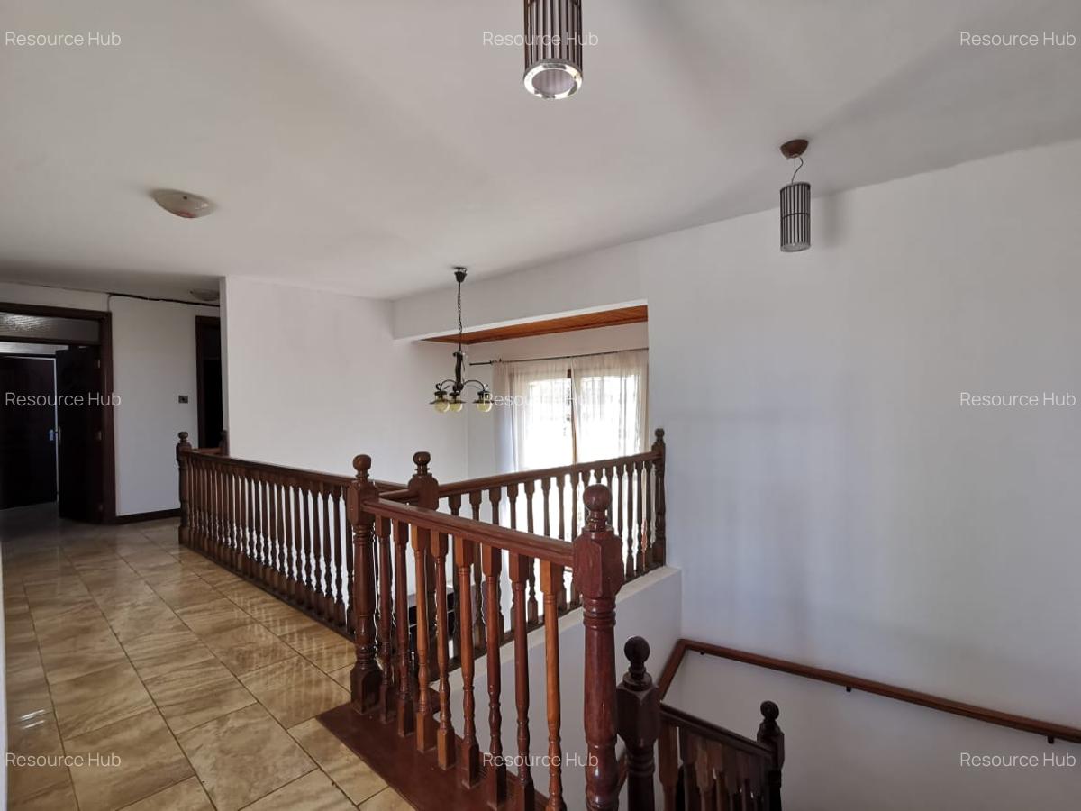 4 Bed Townhouse with En Suite at Off Brook House Drive - 6